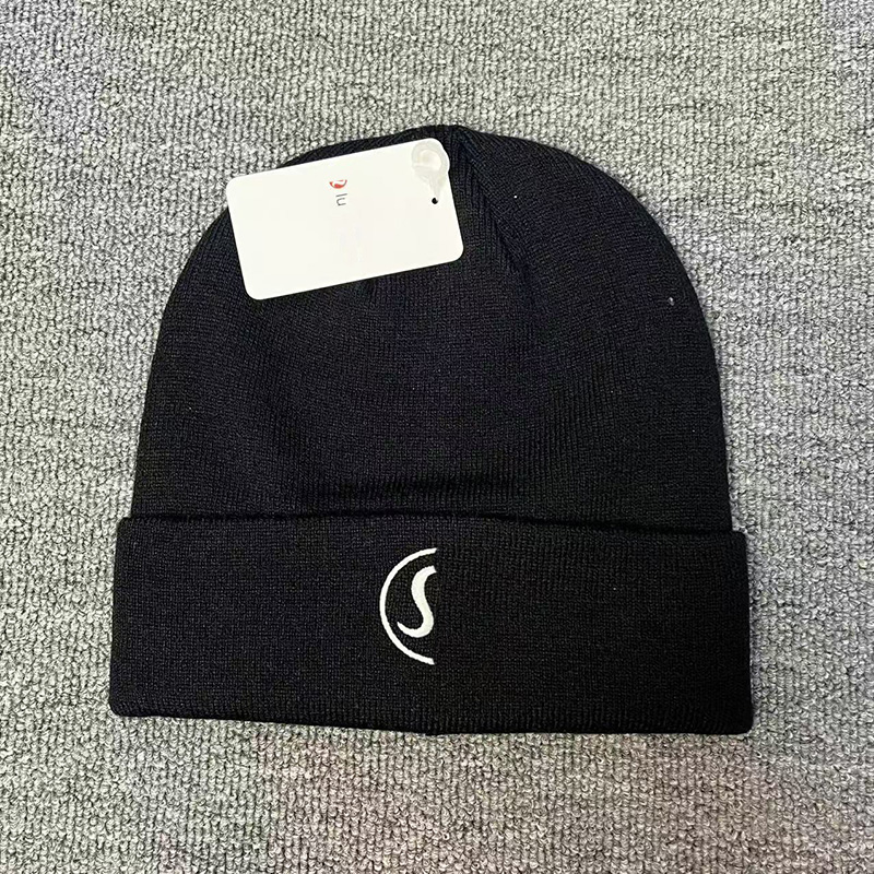 Designer Beanie Winter Hat for Men Knit Skull Cap Beanies with Plaid Pattern Classic Black and Dark Grey Warm Fall and Winter Hat