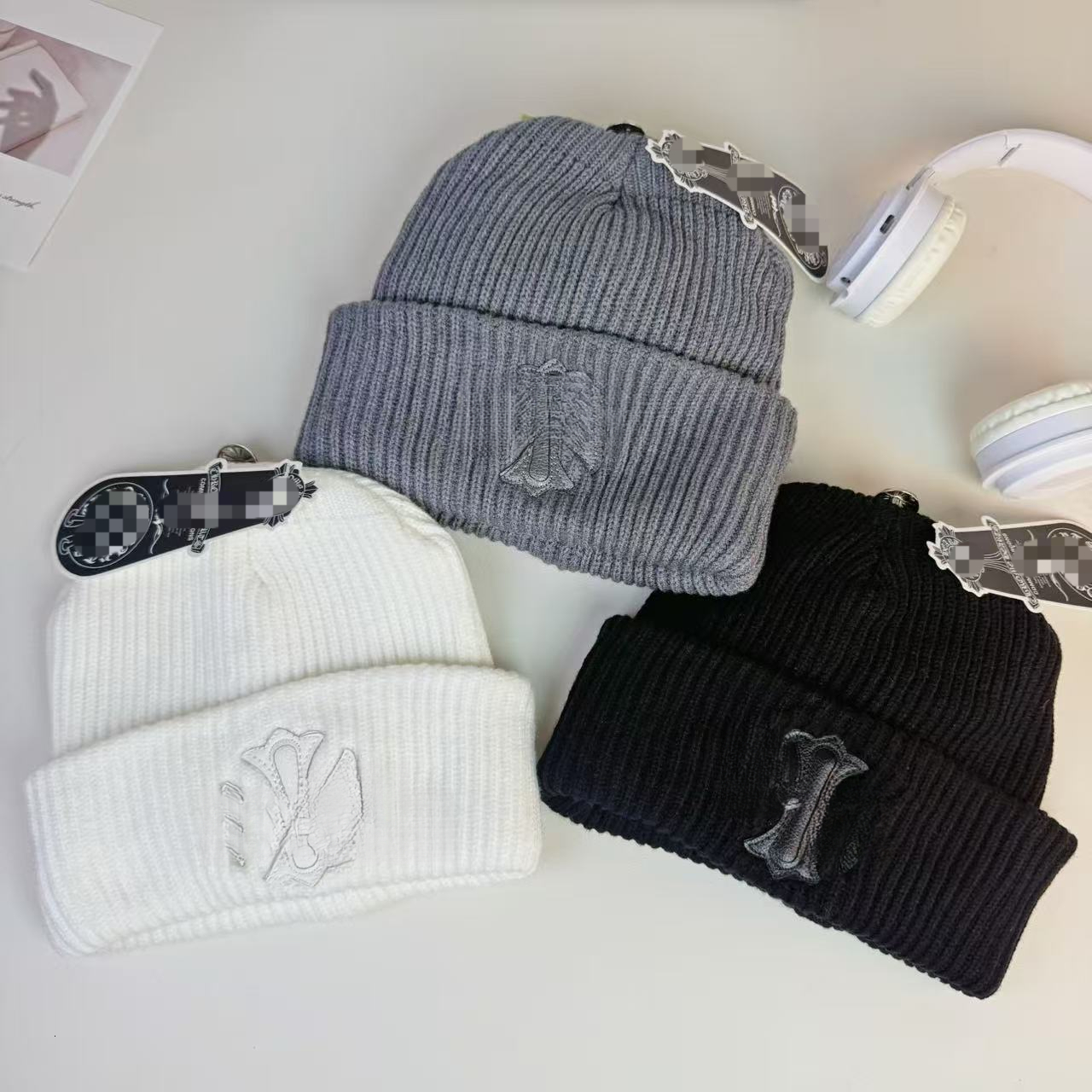 Autumn and winter knitted hat women, niche white, thickened for warmth, versatile, face-slimming, Korean style