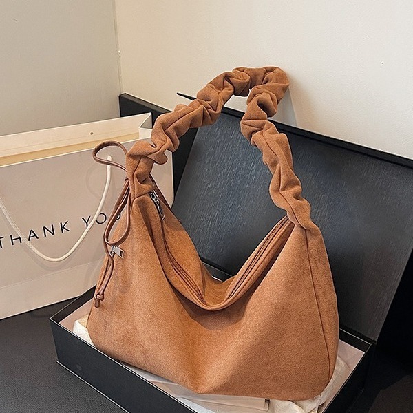 Korean-style vintage pleated underarm for women, 2026 new lightweight crossbody bag, large-capacity shoulder tote bag