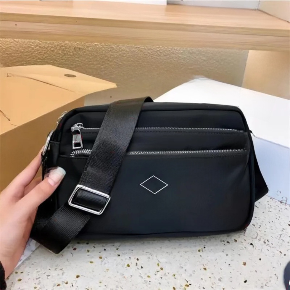 2026 Luxury Men's Crossbody Postman Designer For Women Handbags Purses Classic Nylon Fashion Bag Messenger Bags Sacoche Pouch Briefcase Men Sho