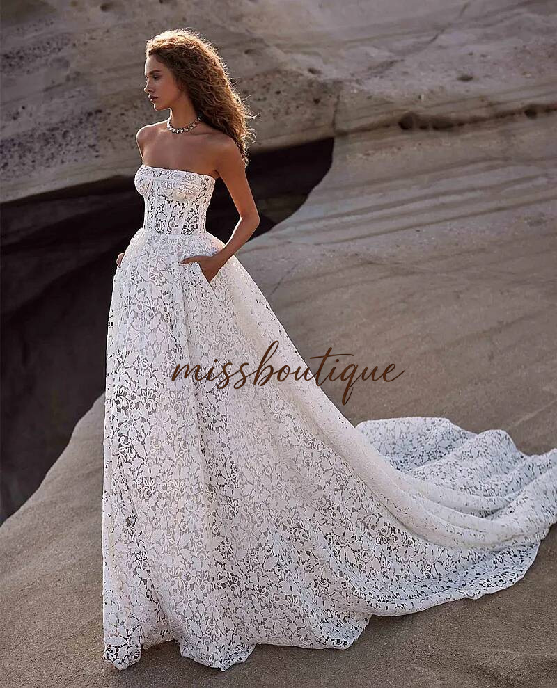 2023 Full Lace Country Wedding Dresses With Pockets Strapless Corset A Line Bridal Gowns Sweetheart Sleeveless Long Bride Dress Court Train Q019