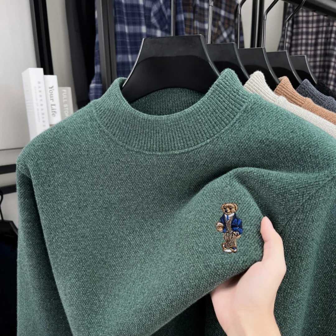 bear designer cartoon brand exquisite embroidery Korean version sweater winter new men's velvet warm long slved top M2610161