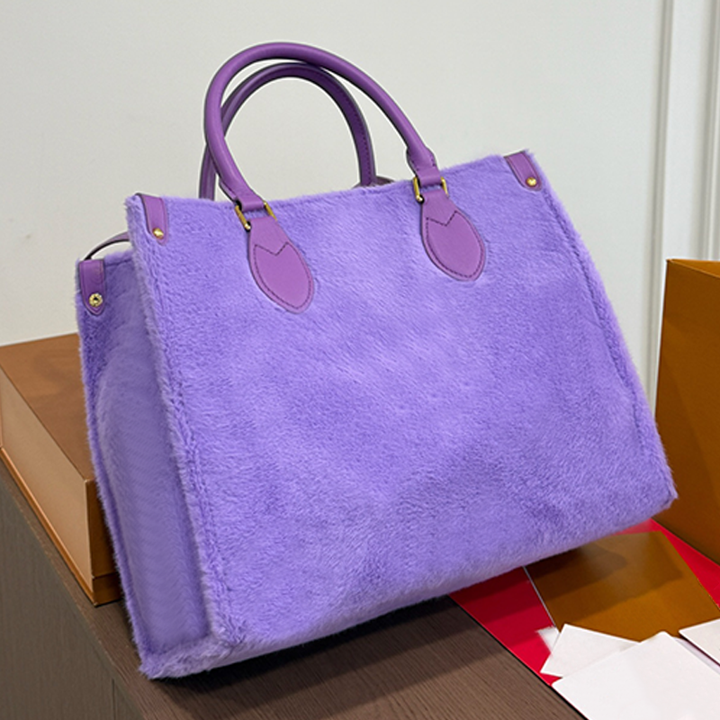 Retro plush tote bag fashion commuter bag classic floral bag luxury designer bag women's shoulder bag high-end handbag practical crossbody bag
