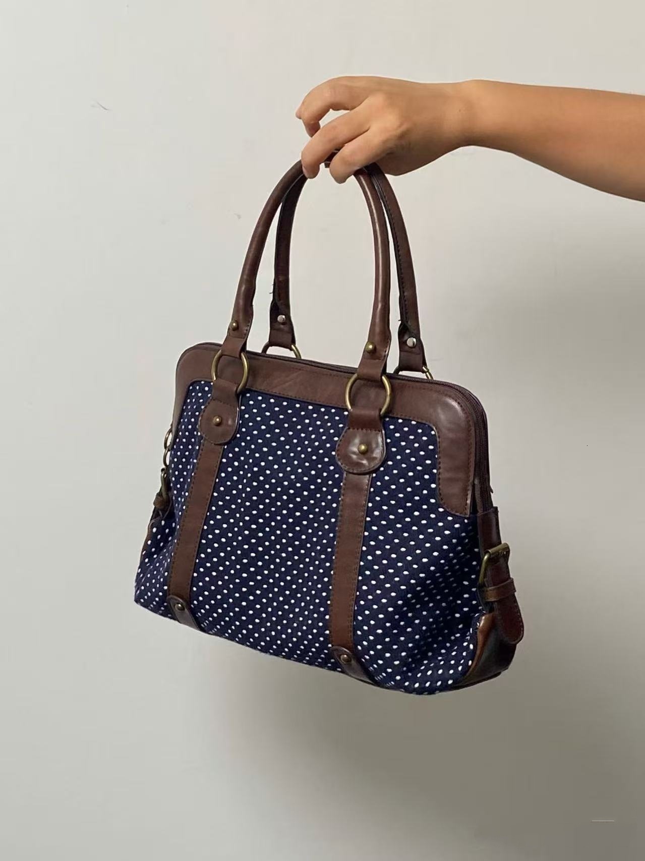 Retro polka dot college-style tote bag for women, 2025 new fashion, versatile, large capacity, commuter handbag