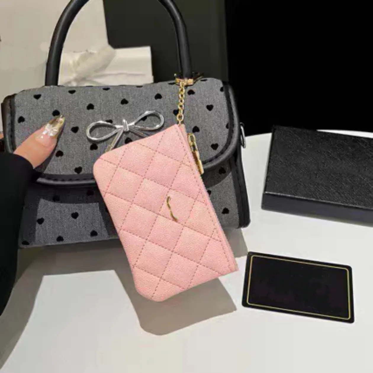 Women Luxury Diamond Quilted Caviar PU Leather Coin Purse Mini Zipper Card Holder Metal Chain Carabiner Hook Portable Credit Card Earphone Storage P