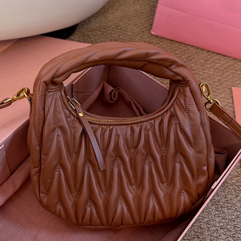Classic pleated hobo bag fashionable commuting bag retro crescent bag luxury designer bag women's single-shoulder bag high-end handbag practica