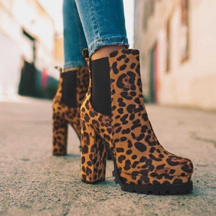 Plus-size high-heeled fashion boots for women, European and American style, 2026 winter new collection, chunky heel, leopard print, elasticated ankl