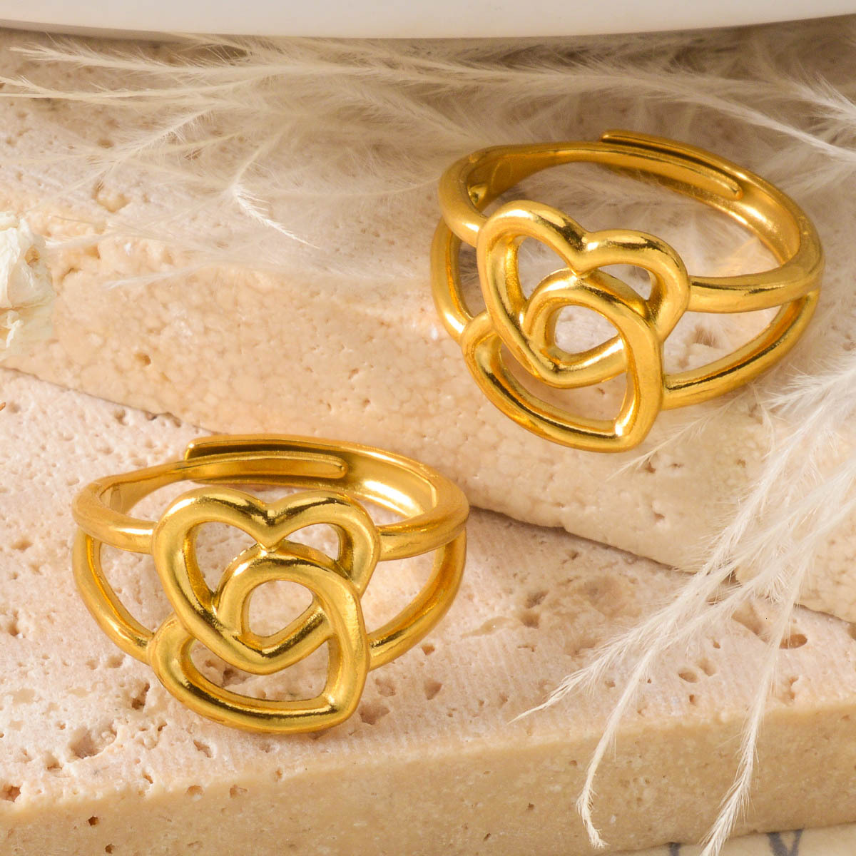 ins European American fashion double-layer with heart-shaped charm, romantic gold-colored ring, simple and elegant couple's stainless steel rin
