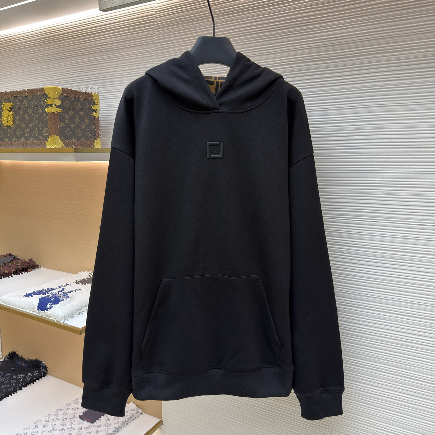 Designer brand clothing, high-quality men's black three-dimensional embroidery hooded sweatshirt, casual light luxury top, kangaroo pocket loos