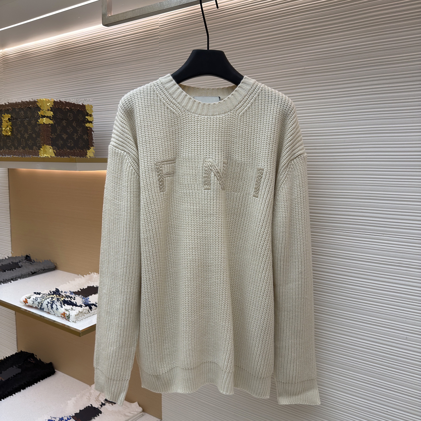 Designer brand clothing, high-quality men's beige thick needle round neck sweater, three-dimensional letter jacquard knit sweater, light luxury