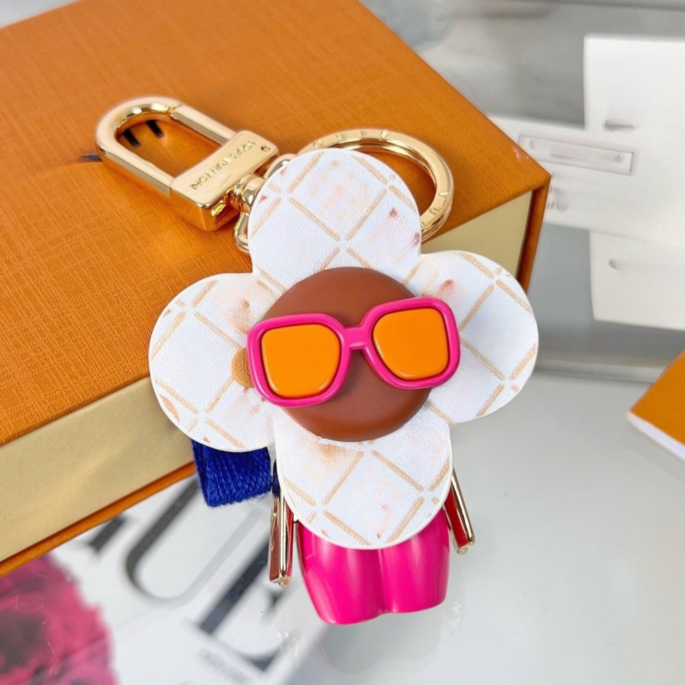 Keychains Lanyards Designer Keychain Luxury Bag Charm Keychains For Women Leather Keyring Classic Letters Bag Pendant Key Chains Gift AA