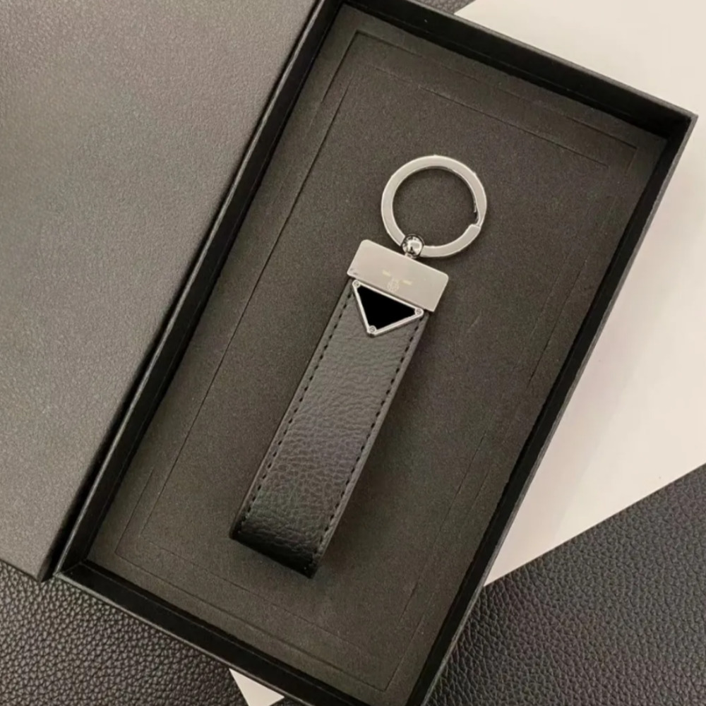 Keychains Lanyards 2026 Designer Unisex Black Key Chain Accessories p Keychains Letter Luxury Pattern Car Keychain Jewelry Gifts Lanyards For Key Ba