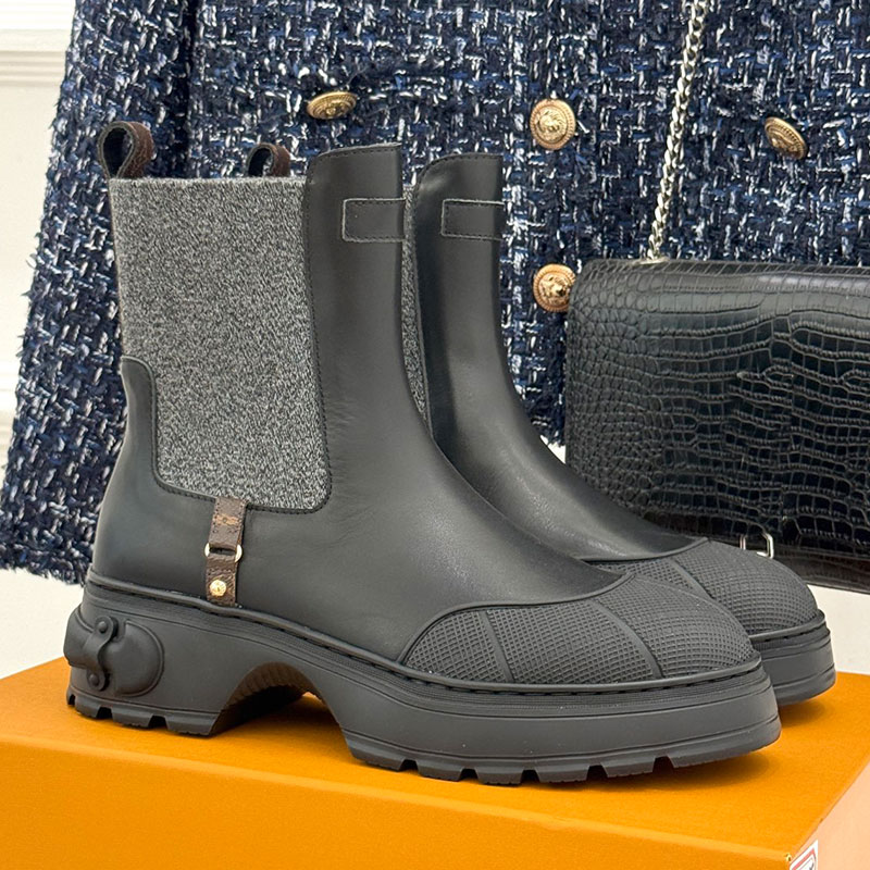 Womens Western Cowboy Boots Winter Luxury Motorcycle Boots Boots Designer Thick Soled Chelsea Boots Ladie Thick Soled Cowhide Ankle boots Rubber Out