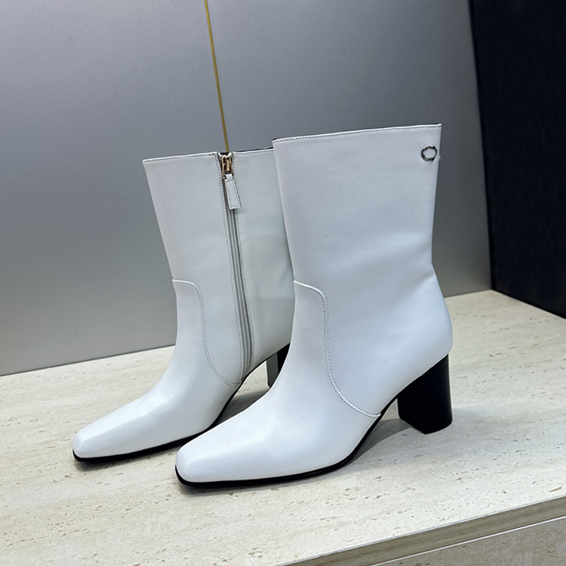 Luxury Womens Designer Knights Short Boots Fashionable Smooth White Calf Leather Shoes Upper Ankle Boots Womens Classic Daily Matching Short Boots