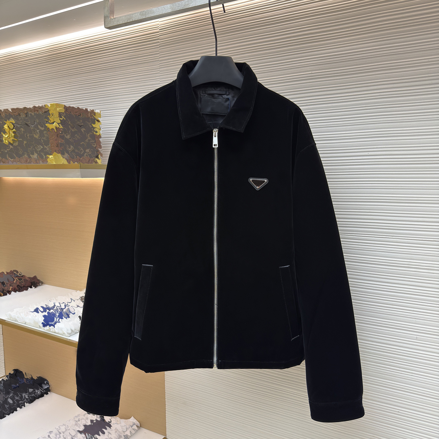 Designer brand clothing, high-quality men's black velvet lapel triangle jacket, men's zipper short jacket, casual gold velvet commuting to