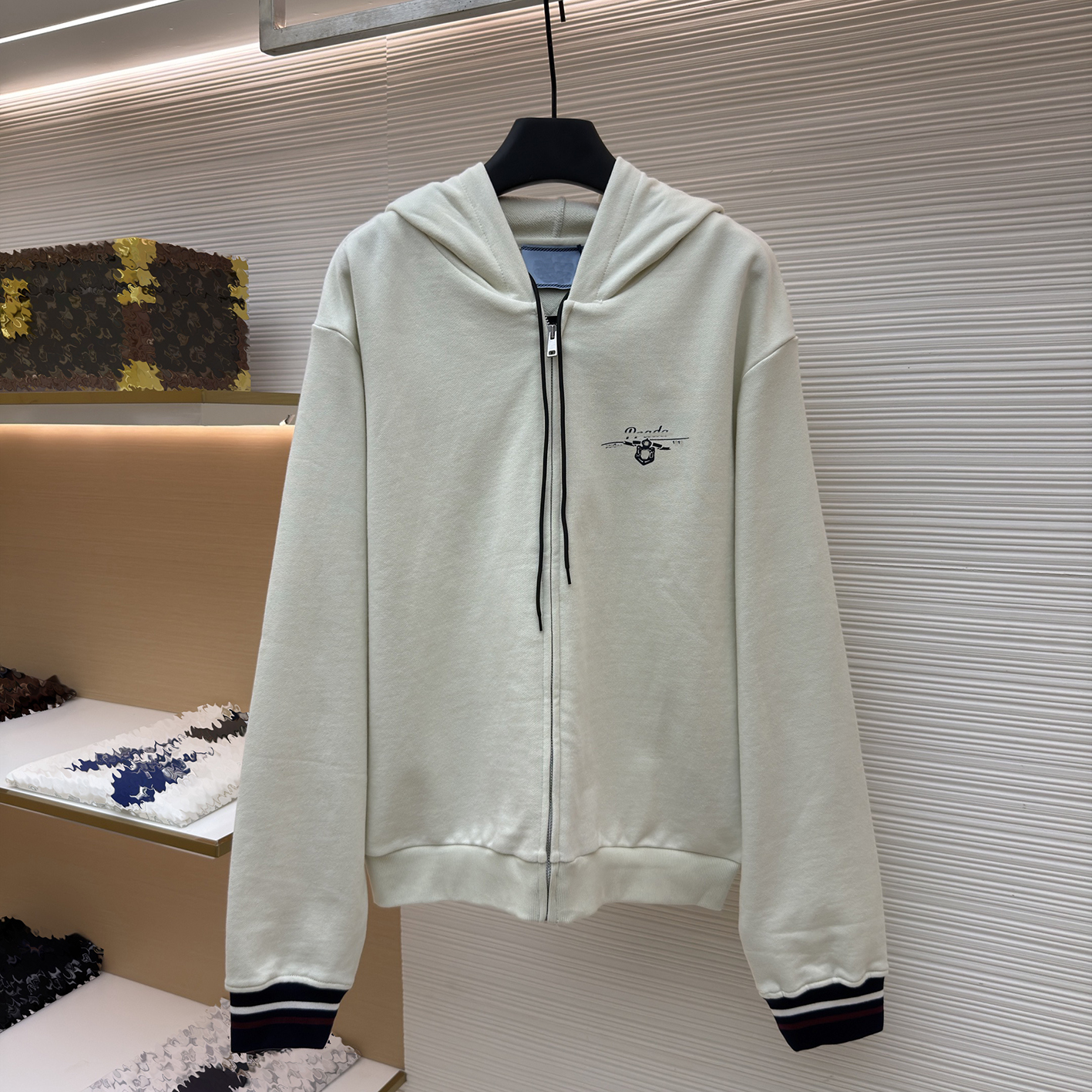 Designer brand clothing, high-quality men's beige embroidered hooded zipper cardigan sweatshirt, casual light luxury top, loose shoulder hooded