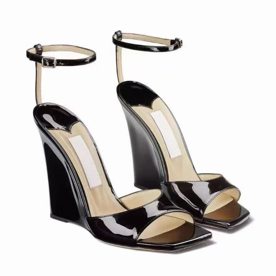 Women Designer Heel Sandals Top Quality Glossy Patent Leather Square Toe Ankle Buckle Wedge Sandals Chic Ladies Evening Heels Women Straight Toe eve