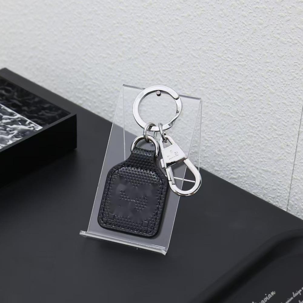 Keychains Lanyards 2026 Keychain Classic Exquisite Luxury Designer Car Keyring Zinc Alloy Letter Unisex Lanyard Gold Black Metal Small AA