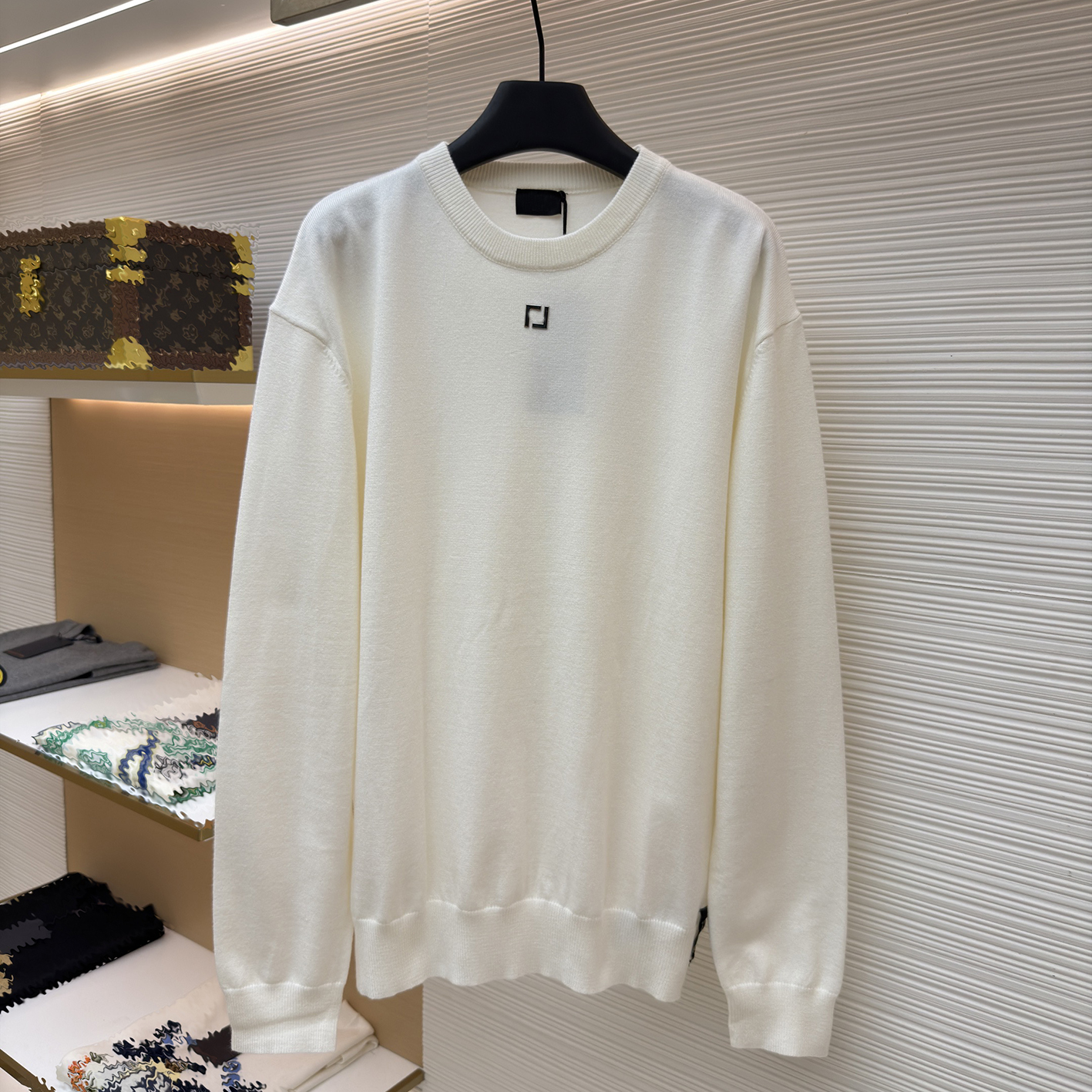 Designer brand clothing, high-quality men's round neck knitted sweater, beige small label base sweater, loose and simple long sleeved knitted t
