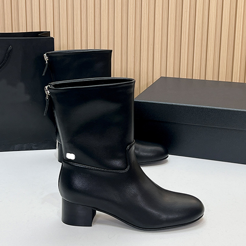 Luxury Designer Womens Thick Heele Ankle Boots High Quality Smooth Calf Leather Back Zipper Short Boots Womans Outdoor Fashionable Wearing Short Boo