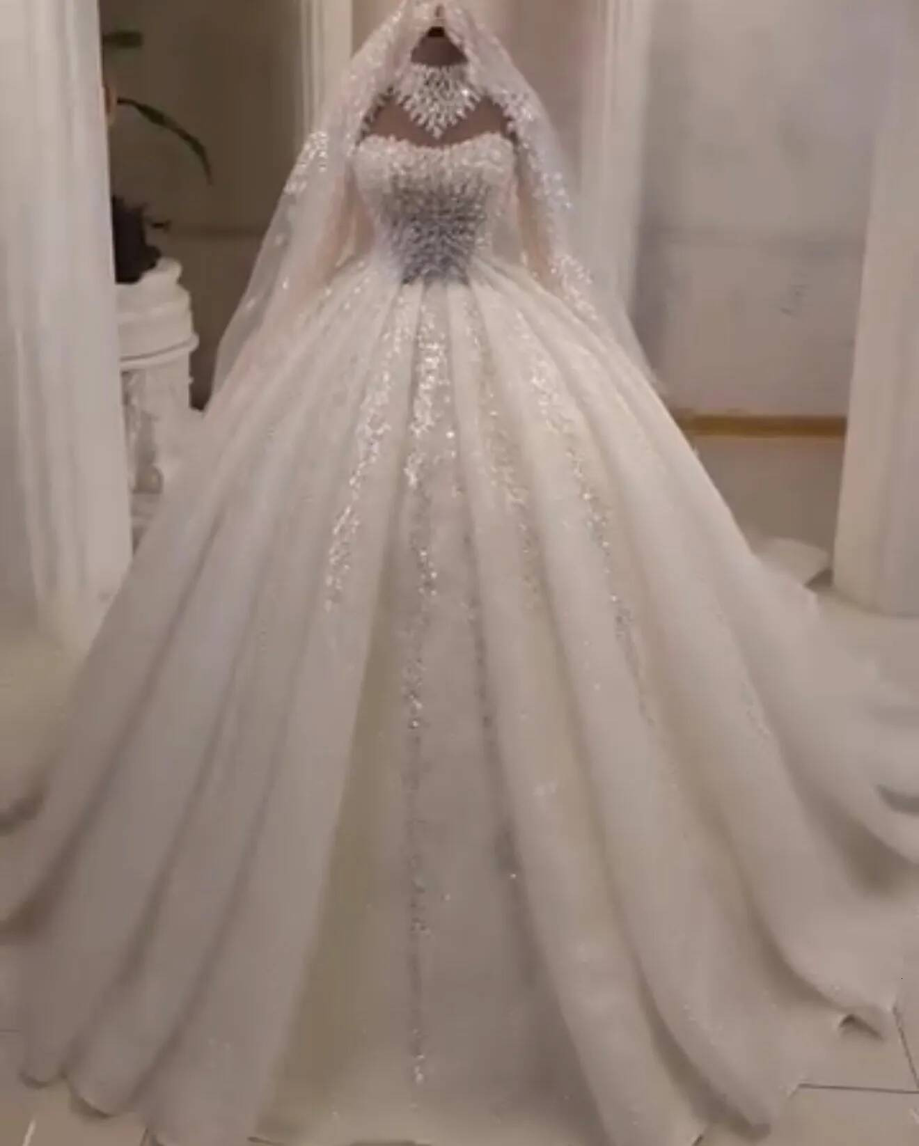 2026 Aso Ebi Plus Size White Ball Gown Wedding Dress Sheer Neck Beaded Applique Full Sleeves Elegant Vintage Bridal Gowns Dresses ZJ0498