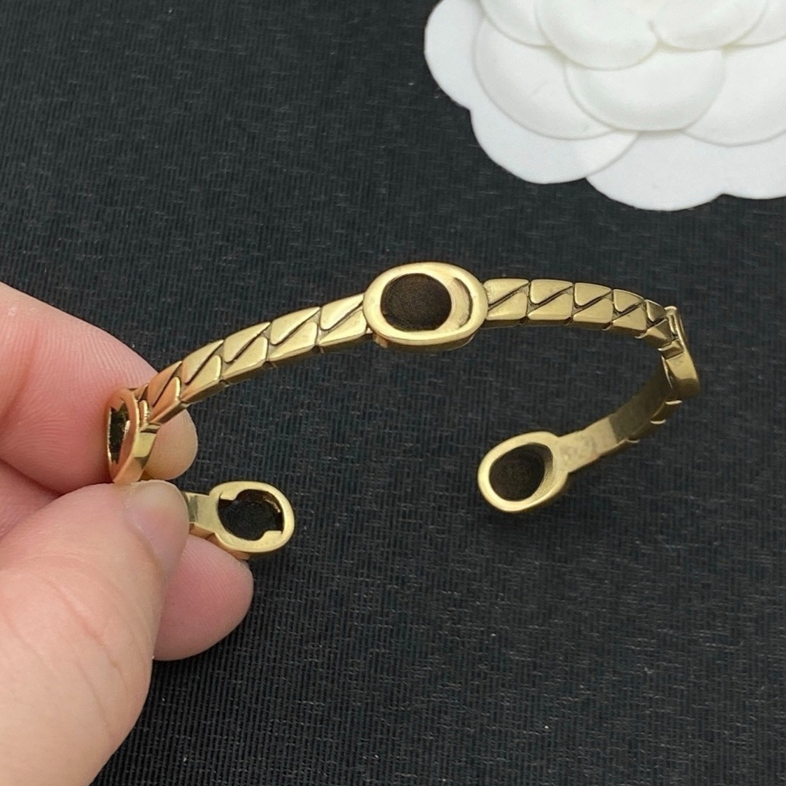 Retro Bracelets Designer Bracelets Letter Luxury Gift Flower Rope Charm Open Diamond Bracelets High Quality Couple Gift