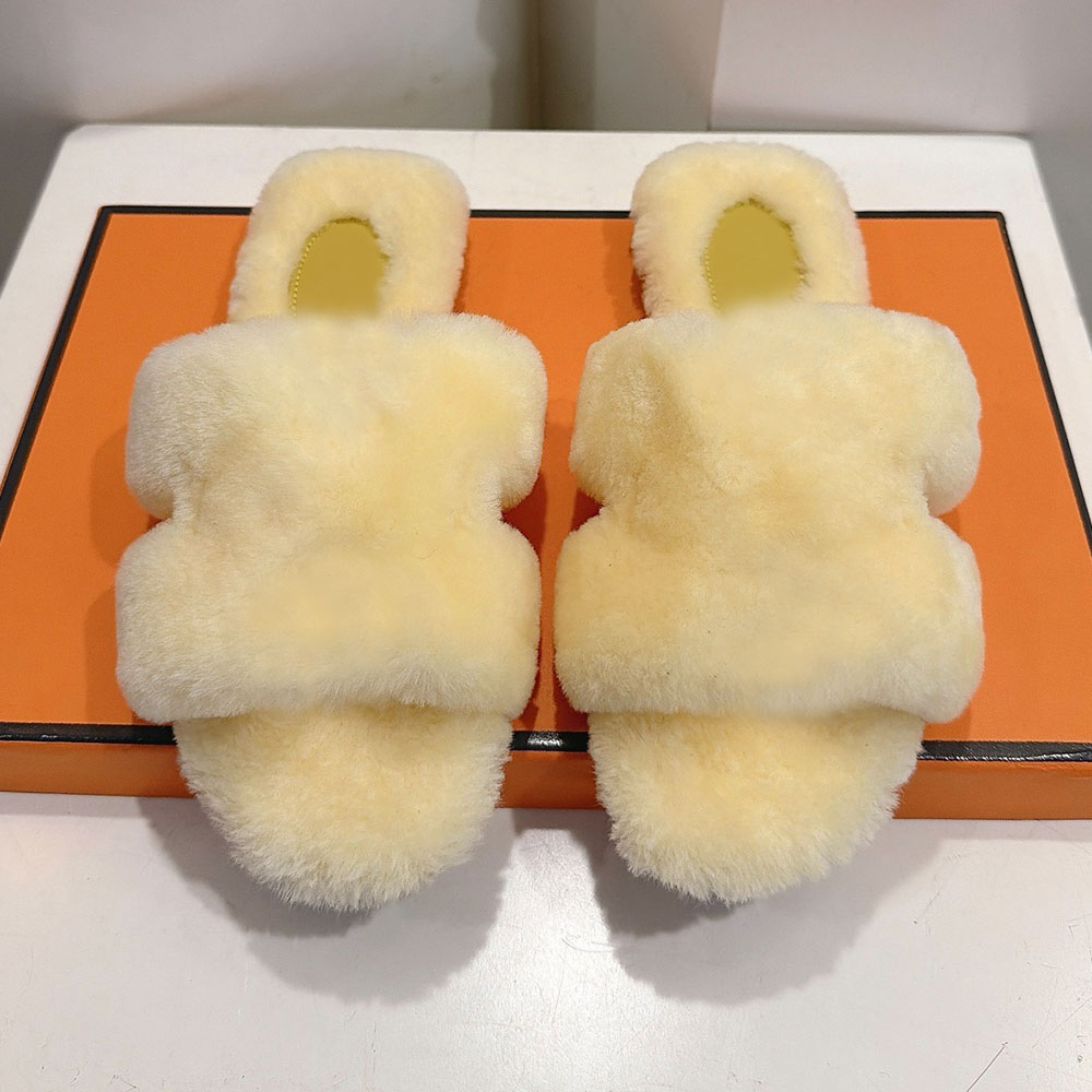 Oran Sandal Luxury Designer Soft Shearling Sandals H231288Z Easy To Wear Comfort Womens Sandal Warm Shearling Lining Winter Sandal Leather Outsole S
