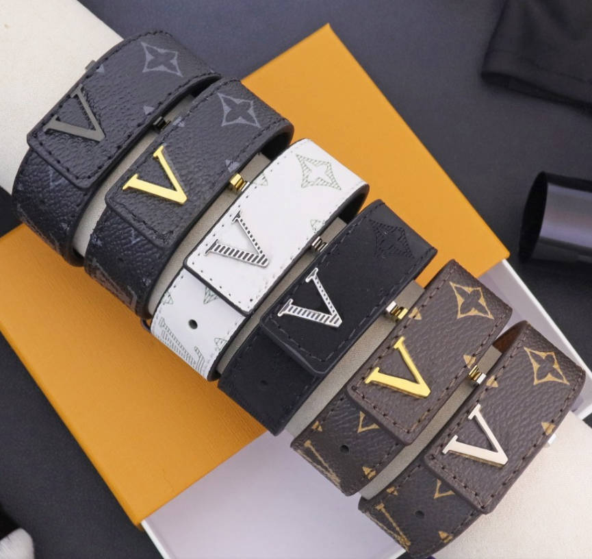 Pulsera de cuero de diseñador para hombre con textura negra mate Detalles de metal pulido Regalos de joyería refinados diarios versátiles para acces