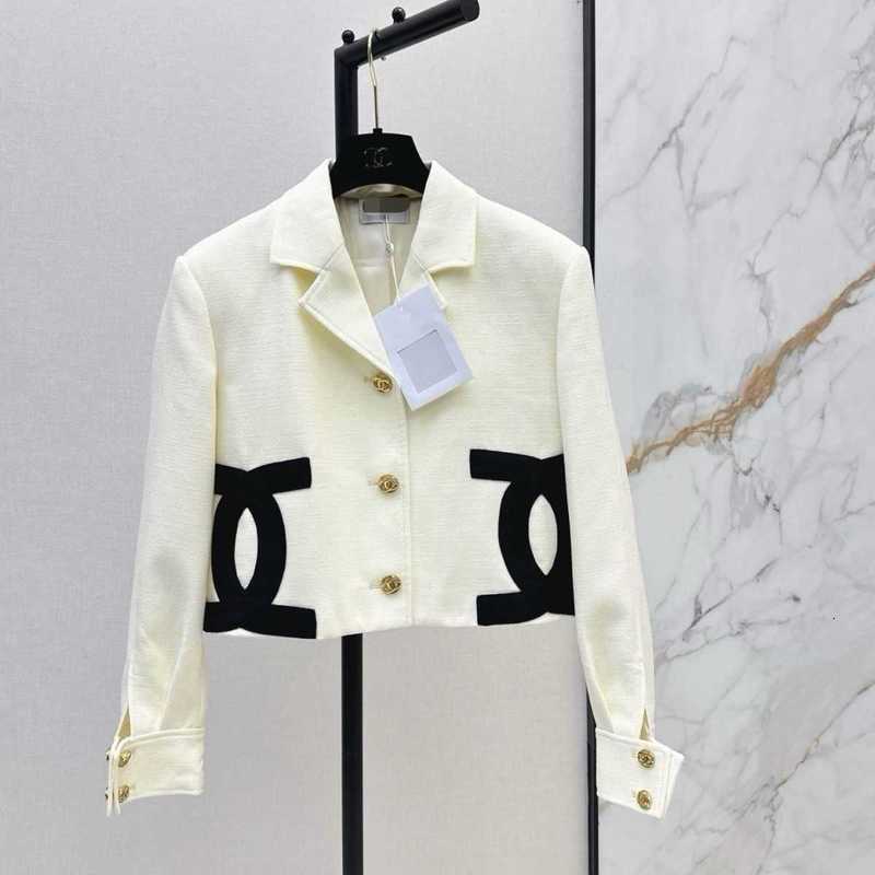 Women's Jackets Designer CC Logo 2026 New Autumn Collection: Short, Work-style Jacket With A Stand-up Collar, Featuring A Classic Color-block D