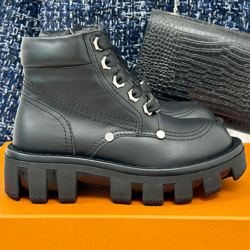 Lace Up Boots Designer Womens Classic Black Glossy Cowhide Thick Soled Boots Hexagonal Metal Eyelets Serrated Rough Soled Street Style Workwear Boot