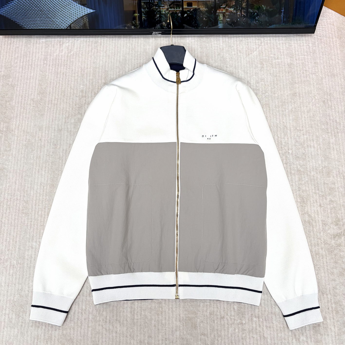 Designer brand clothing, high-quality men's white gray color blocked stand up collar zipper jacket, men's spliced knitted cardigan, casual