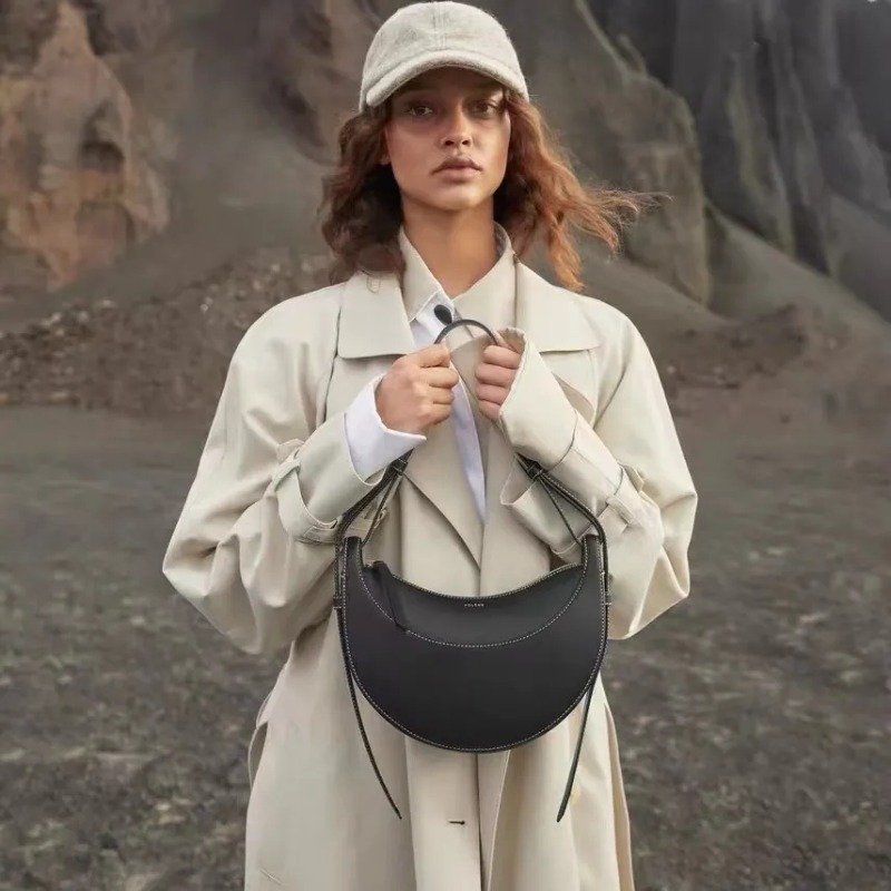 Retro Half Moon Shoulder Bag for Women Minimalist Crescent Hobo Bag Casual Daily Wear Crossbody Handbag115-B
