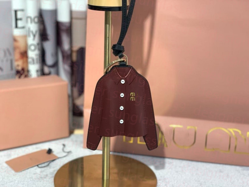 Designer M M Mini Chemise Forme Sac En Cuir Charme Chemise Trick Pelle Porte-clés, Pendentif Chemise Logo Or, Modèle De Vêtements Mignon Ornement
