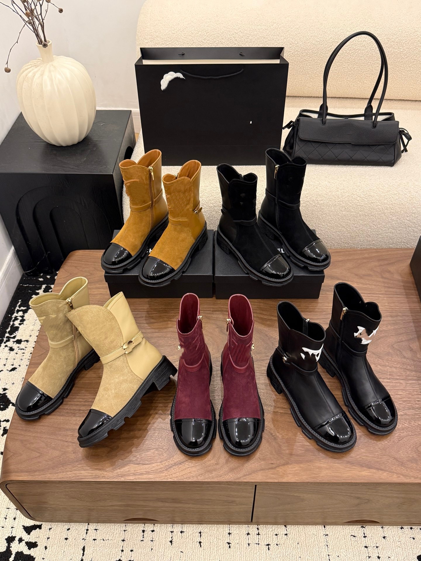 Bottines en cuir Patchwork pour femmes, bottes courtes à talons épais avec détail de Logo en métal, chaussures d'entraînement Vintage d'automne