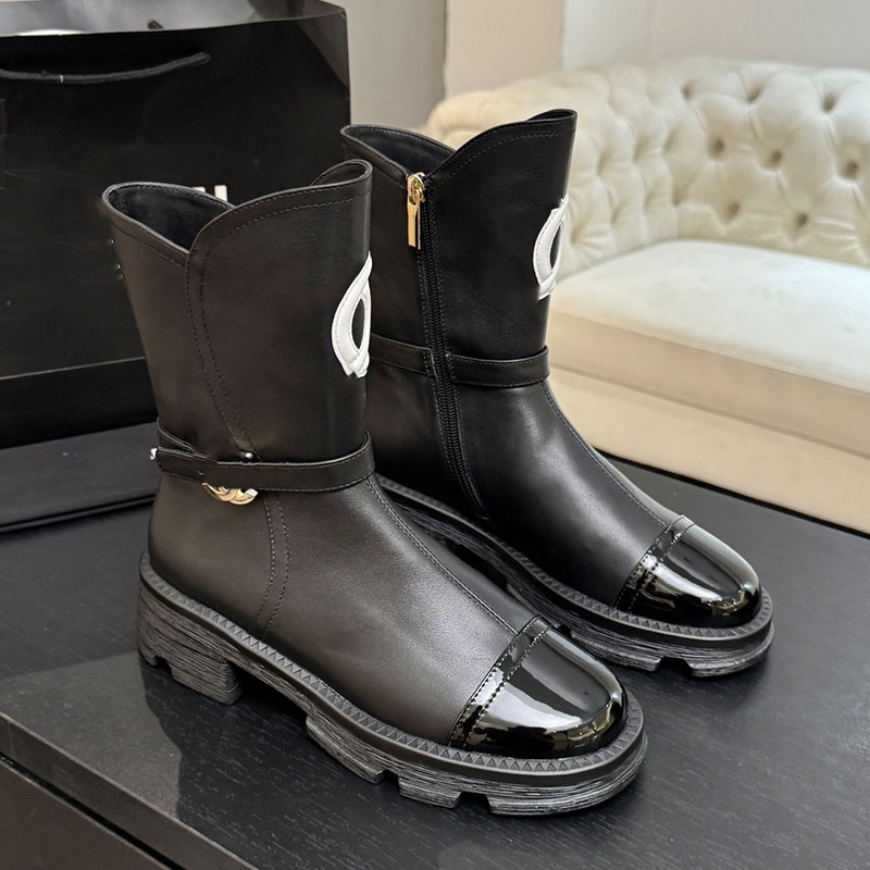 Womens Side Zipper Short Boots Ladies Calfskin Short Boot Designer Paris Fashion Show Knight Boots Metal Buckle High Quality Snow Boots Rubber Outso
