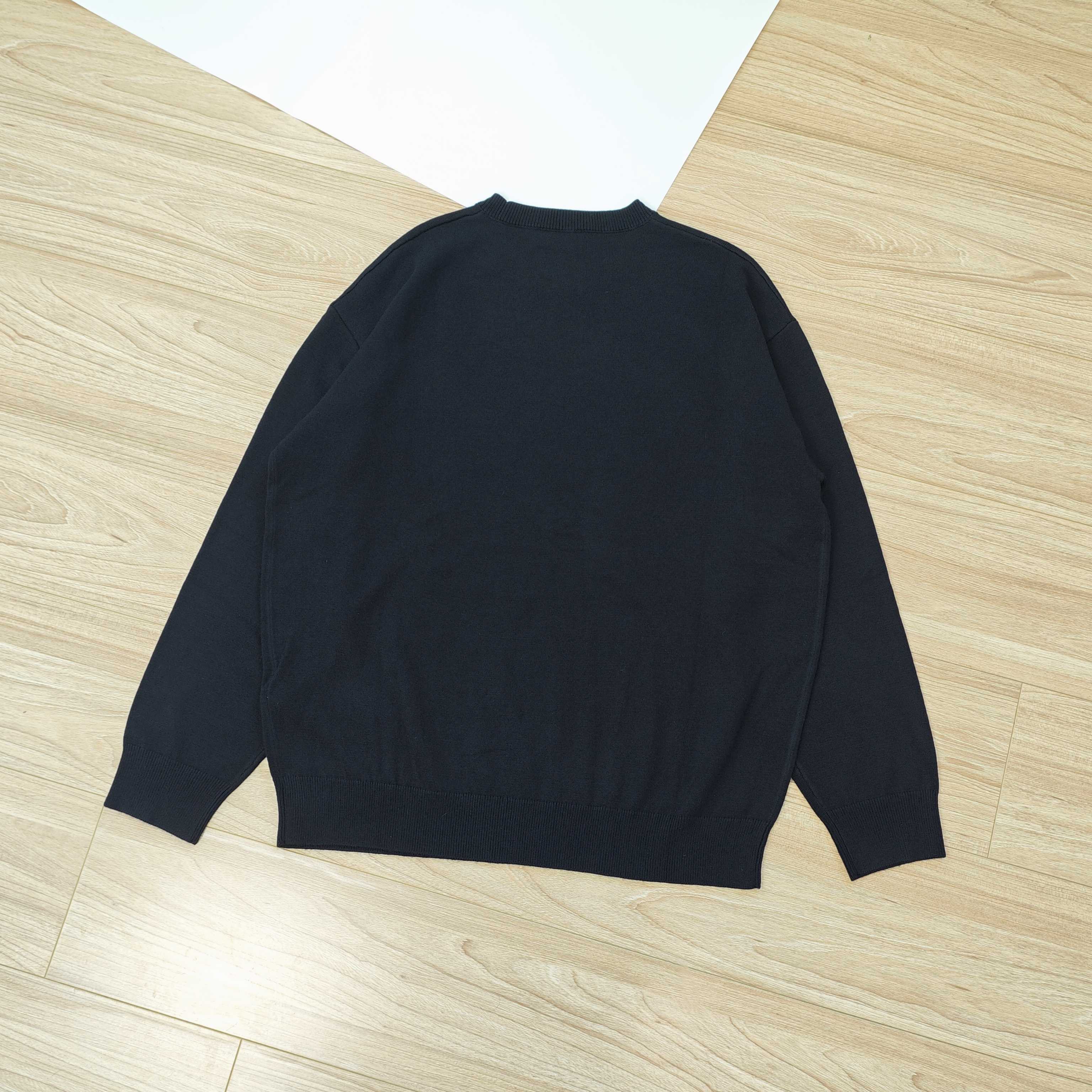 Sweat-shirt unisexe à col rond avec embellissement texturé sur la poitrine-C