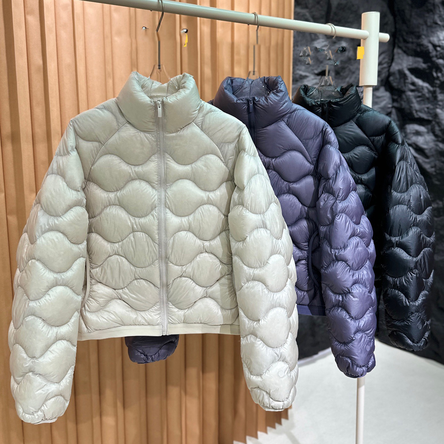 Designer brand clothing, high-quality women's outerwear, down jacket, stand up collar, shoulder insertion, small stature, slimming, versatile,