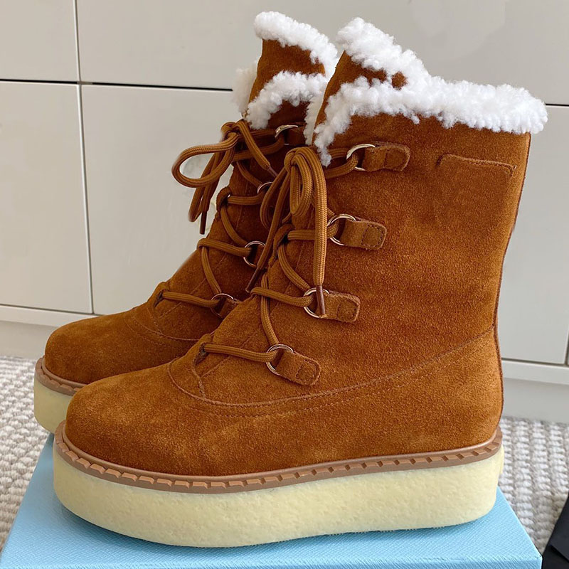 Anti Suede Snow Boots Designer Womens Classic Short Boots Retro Frosted Metal Patch Upper Exquisite Details Warm Winter Strap Boots Daily Outdoor To