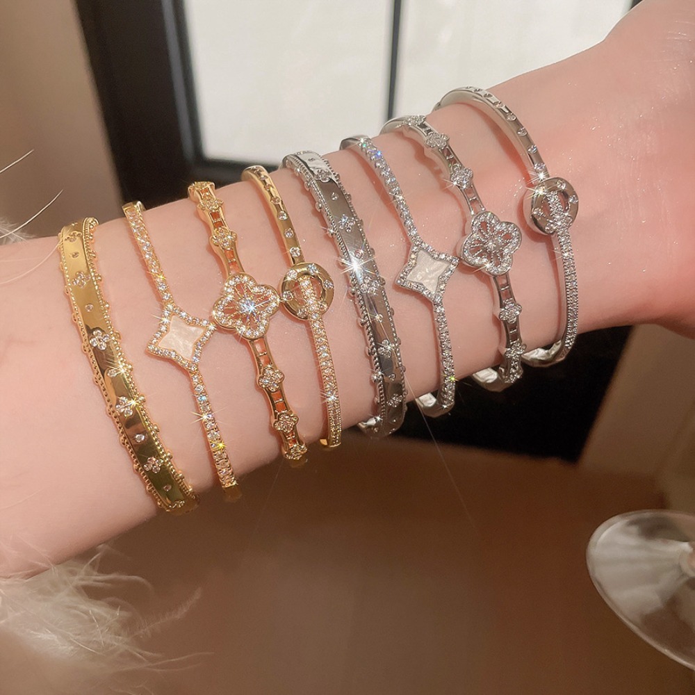 Luxury Bracelet Women Designer Clover Buckle Bangle Gold Plated Bracelets Designer Luxury Bangle Simple Style Jewelry Gift