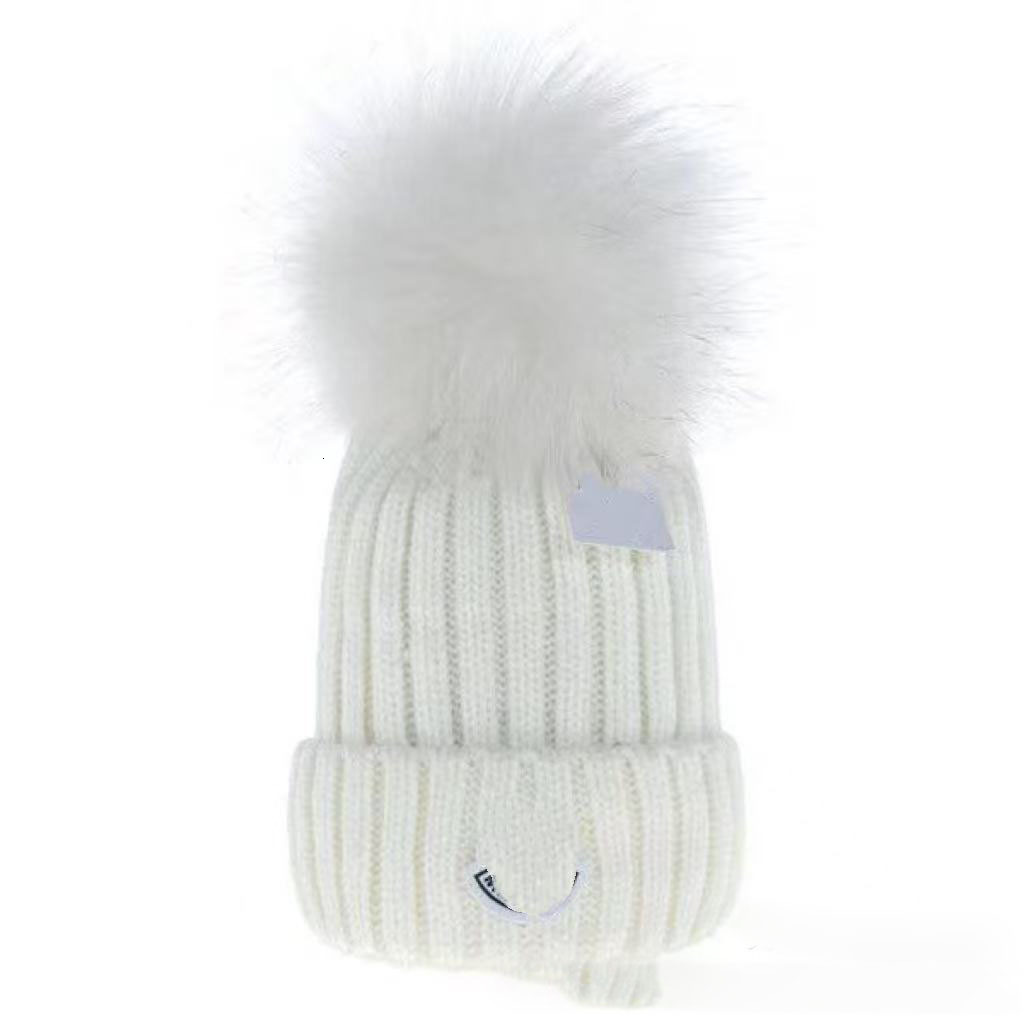 Designer Beanie Winter Hat Ribbed Knit Cuffed Skull Cap with Fluffy Pompom or Classic Plain Style Warm Bonnet for Women Casual Streetwear Outdoor Co