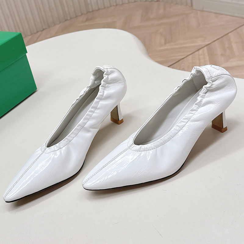 Designer pointed new pumps luxury womens sandals white anti slip wear resistant leather outsole sandals with printed letter logo insole sandals size