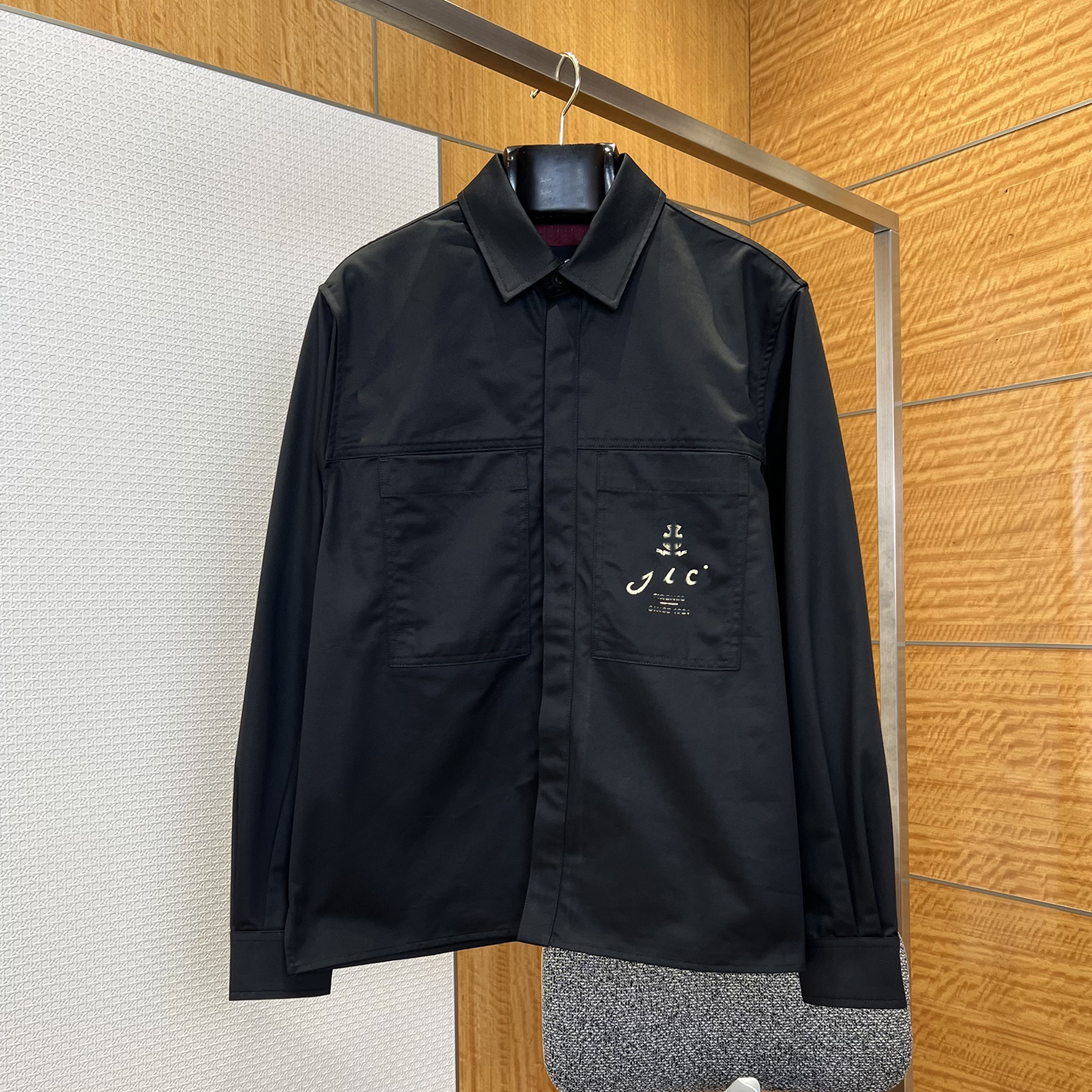 Designer merkkleding, hoogwaardige retro geborduurde werkkledingset voor heren, tweedelig overhemd en broekset, lichte luxe casual unisex set