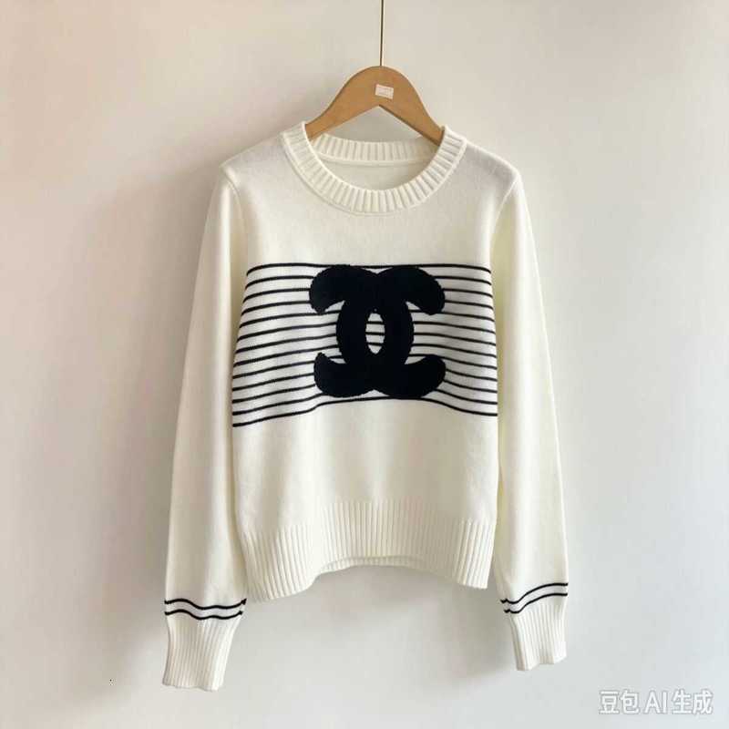 Women's Sweaters Designer Loose-fitting, New Style, Relaxed-fit, Elegant Knit Sweater With Core-spun Yarn, Chunky Knit, Long Sleeves, Round Nec