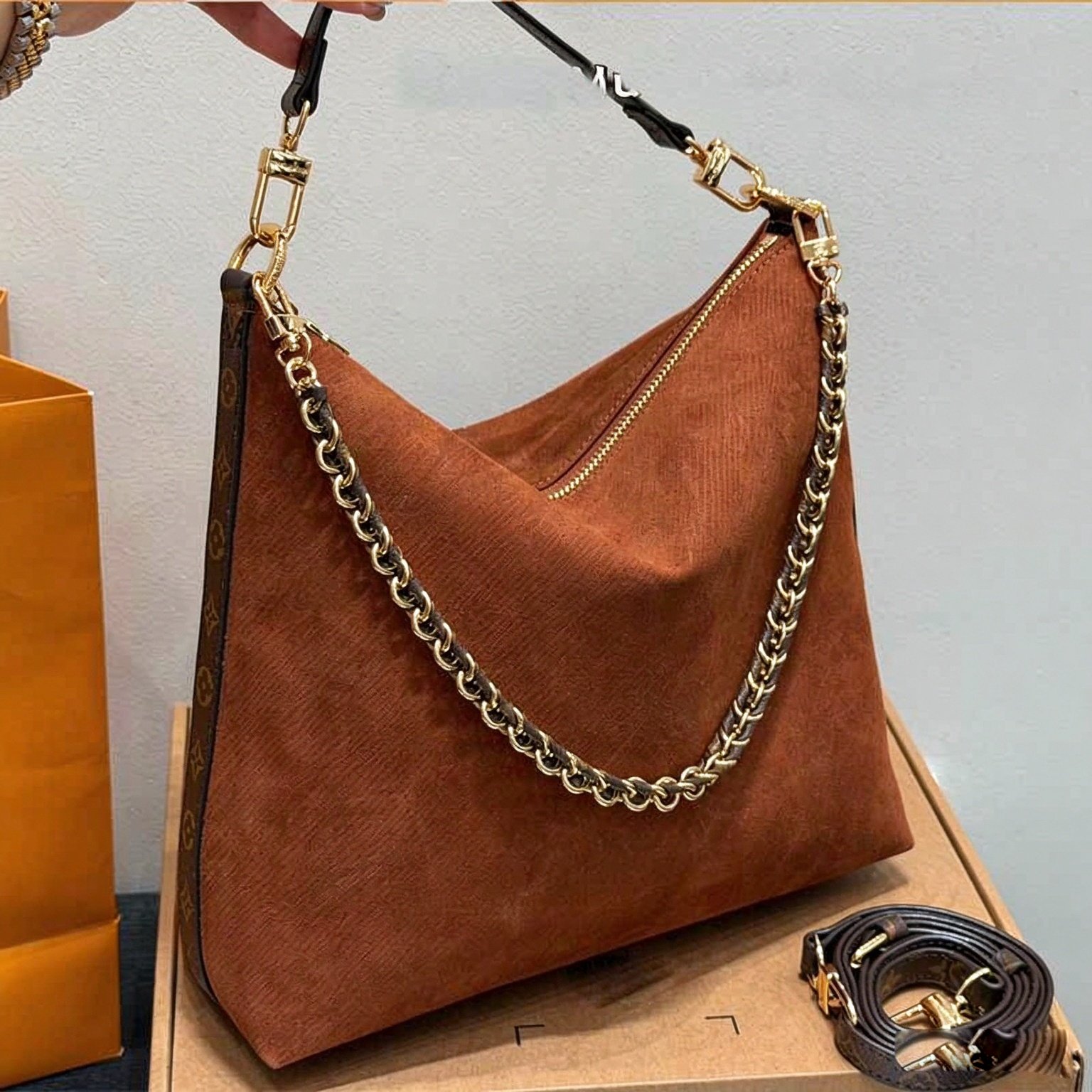 2026 Fashion Show New Arrivals Designer Bags Luxury Shoulder Bags Trendy Handbags Hobo Bags Bucket Shaped Bags Vintage Floral Chain Bags Genuine Lea