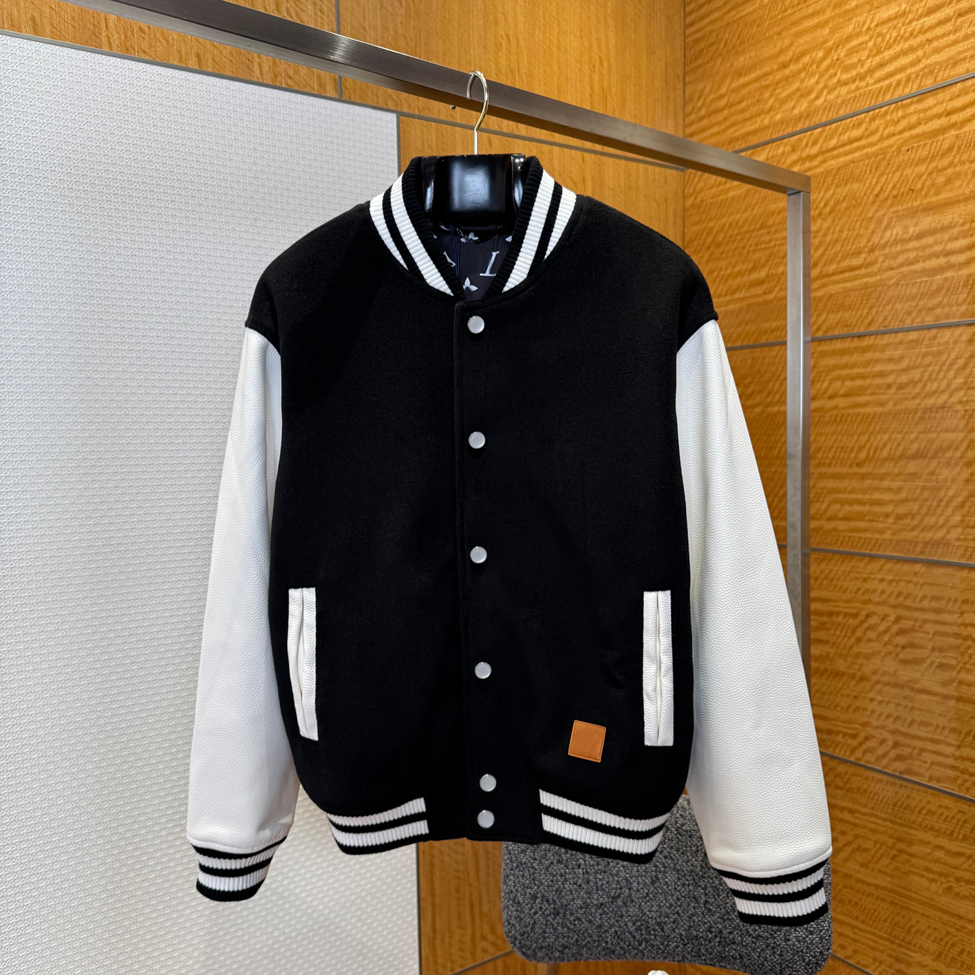 Designer brand clothing, high-quality men's black and white patchwork baseball jacket, vintage velvet embroidered jacket, unisex American baseb