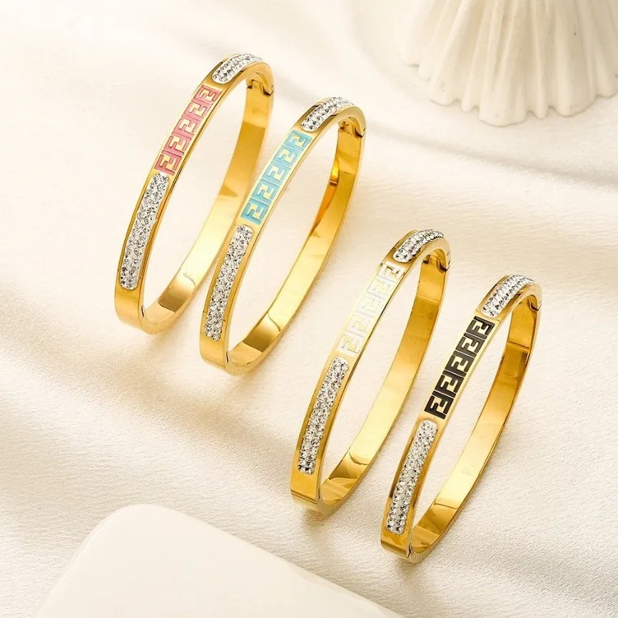 Bracelet de luxe pour femme plaqué or 18 carats en acier inoxydable incrusté de cristaux colorés en émail hypoallergénique inspiré des bijoux de