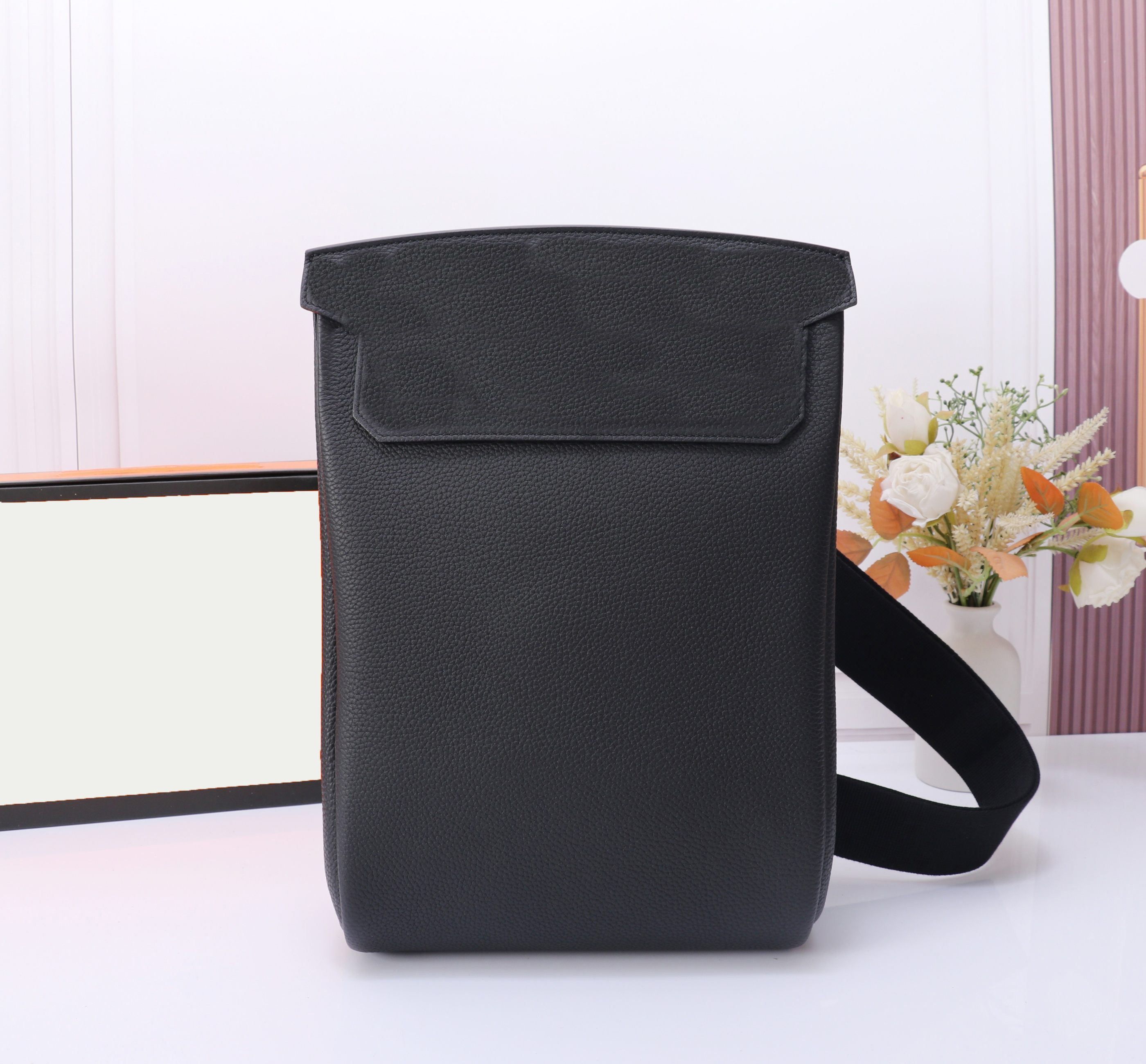 Stuff Sacks Luxury Leather Designer Crossbody Bag Hac a dos Chest Bag Unisex Handbag Genuine Leather Shoulder Bag with Lock and Key Stylish Outdoor