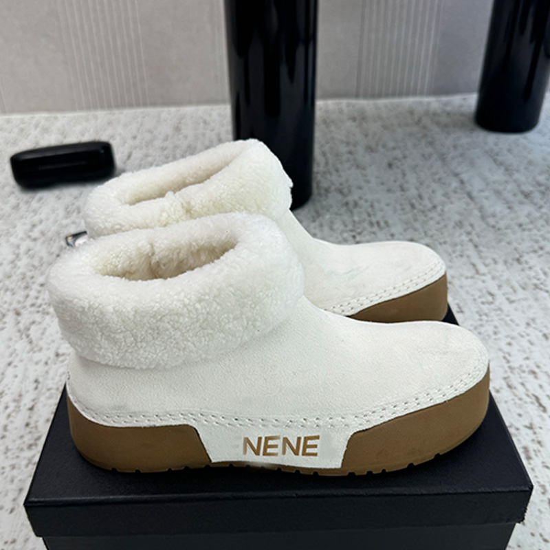 Classic Designer Plush Snow Boots Luxury Womens White Suede Shoes Upper Wool Interior Short Boots Womans Winter Outdoor Fashionable Warm Wearing Sho