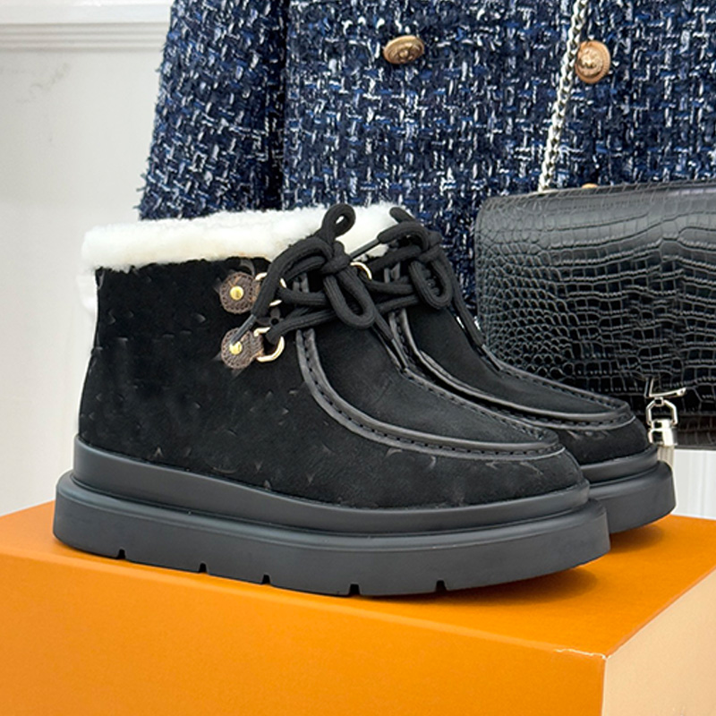 Fashion Designer Womens Cortina Low Boot Black Embossed Calf Leather Shoe Upper Rubber Outsole Snow Boots Womans Retro Style Casual Wearing Short Bo
