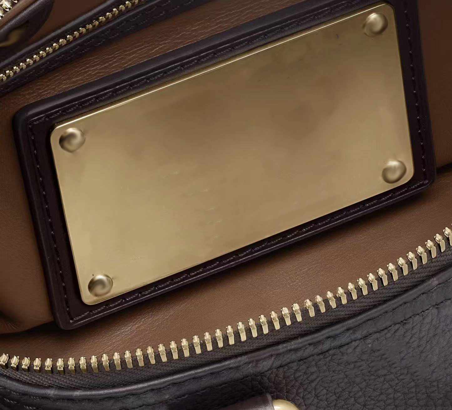 Master-level quality designer bag, Boston bag, fashionable and trendy luxury handbag, fully handmade crossbody bag